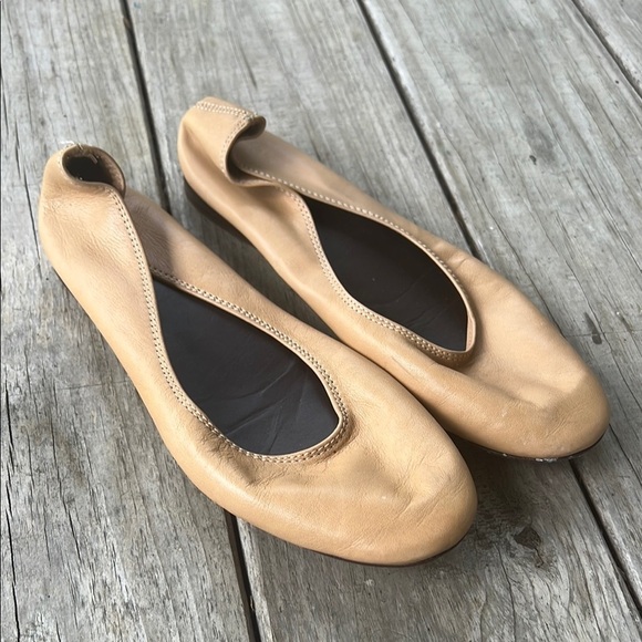 Charleston Shoe Co Women's Tan Leather Ballet Flats Size 6 Made in Mexico - Picture 2 of 9